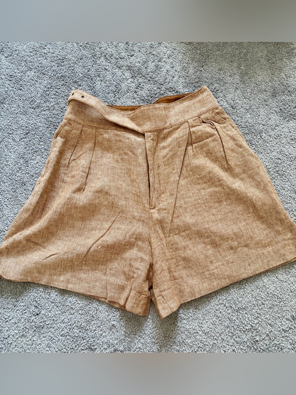Banana Republic High-Waist Camel Tan Textured Women's Shorts. Size 4.